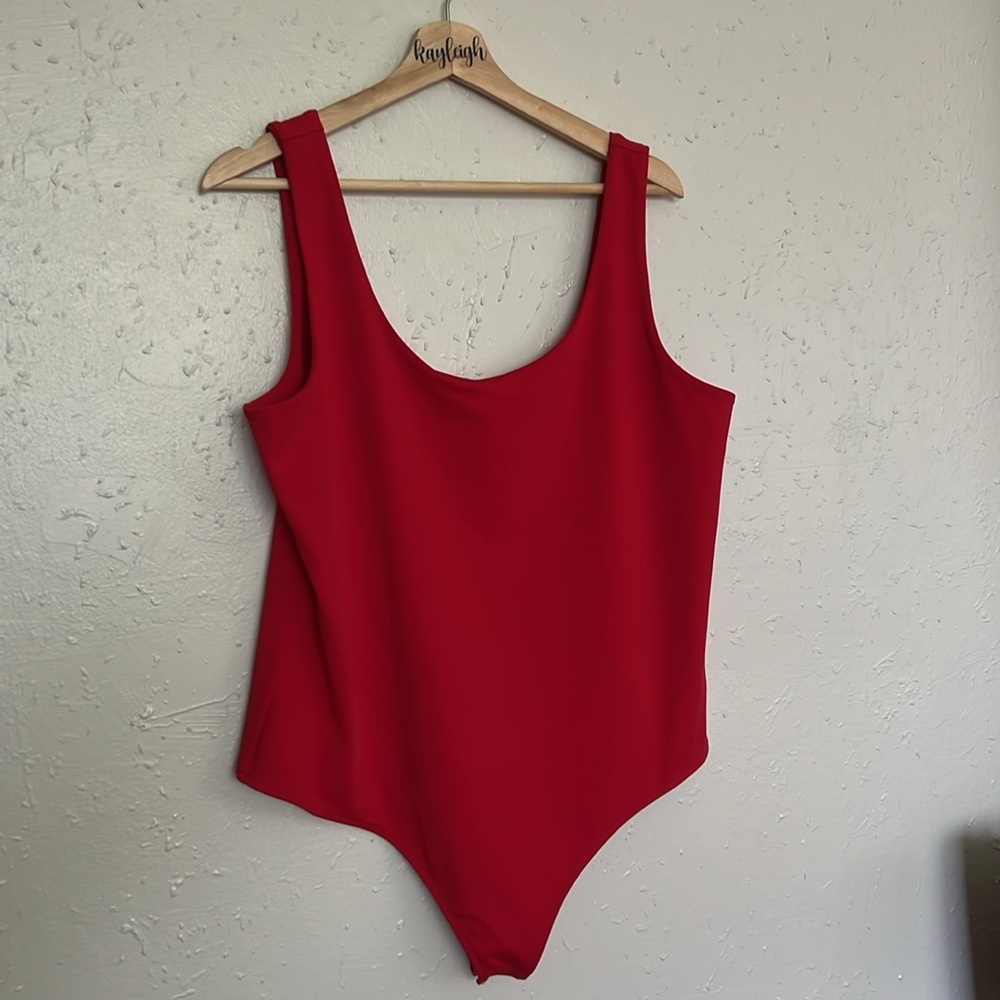 ‼️Body Contour High Compression Matte Scoop Neck Thong Bodysuit